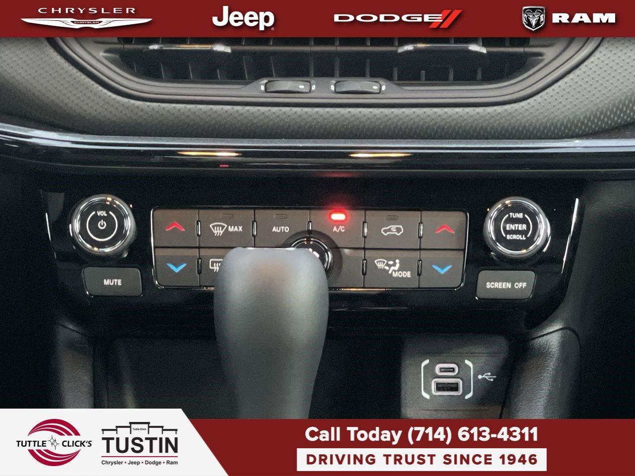 New 2026 Diamond Black Crystal Pearlcoat Jeep Latitude image 13