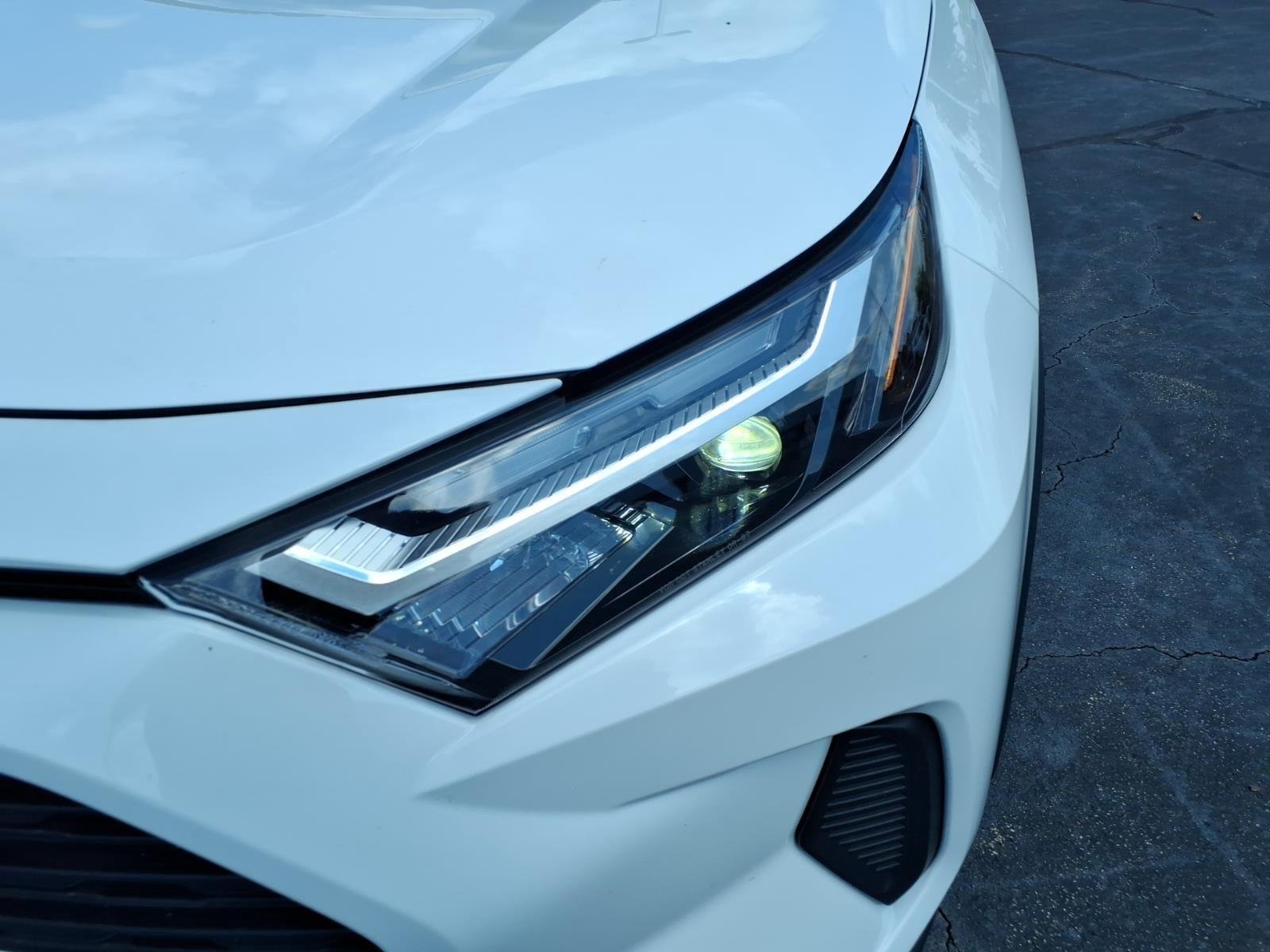Used 2025 Ice Cap Toyota XLE image 17