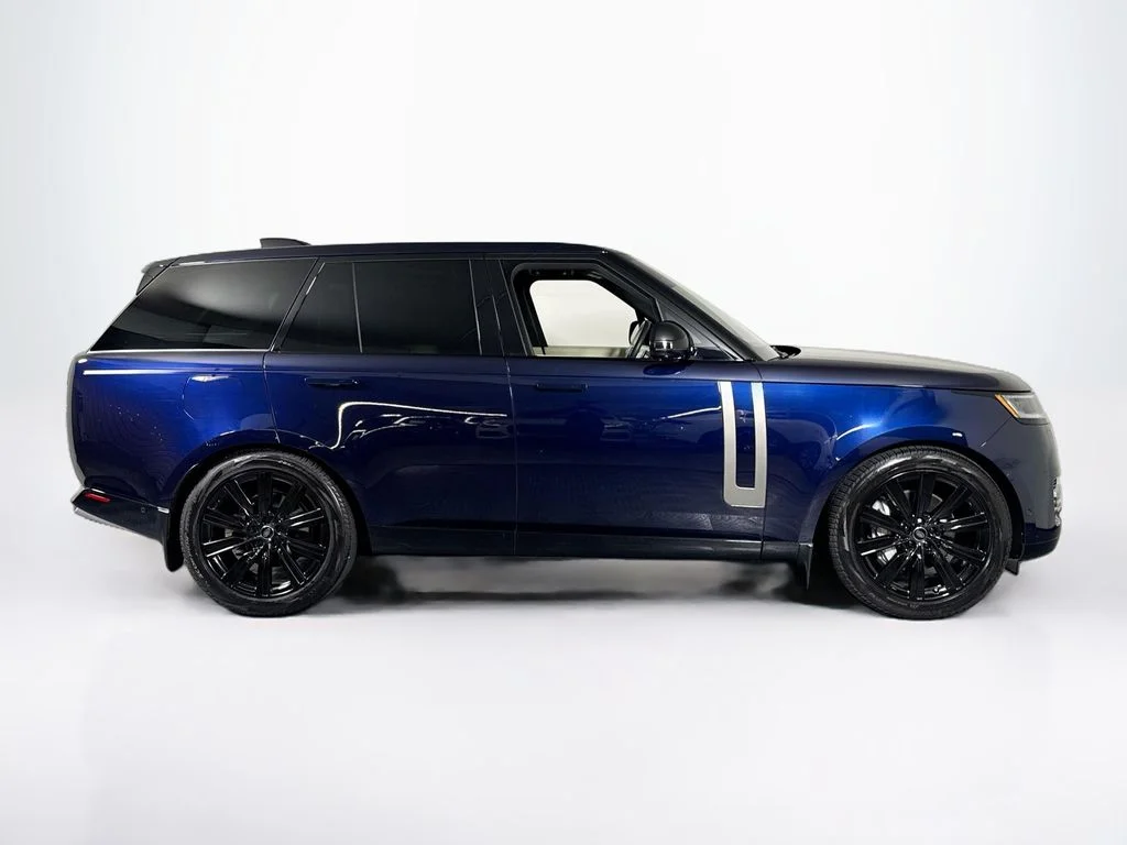 Used 2023 Blue Land Rover SE image 6