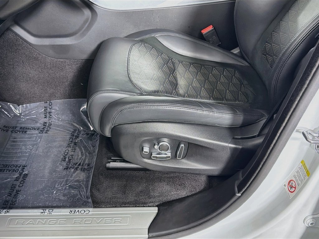 Used 2022 Fuji White Land Rover SVR image 20