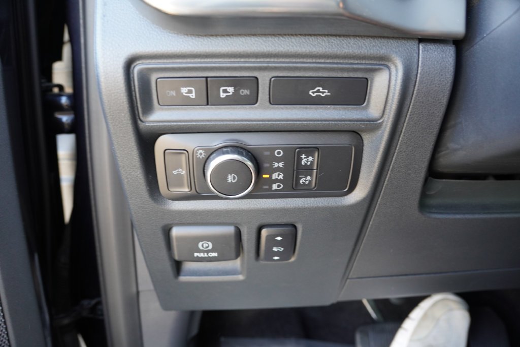Used 2021 Quartz Metallic Ford Lariat image 27