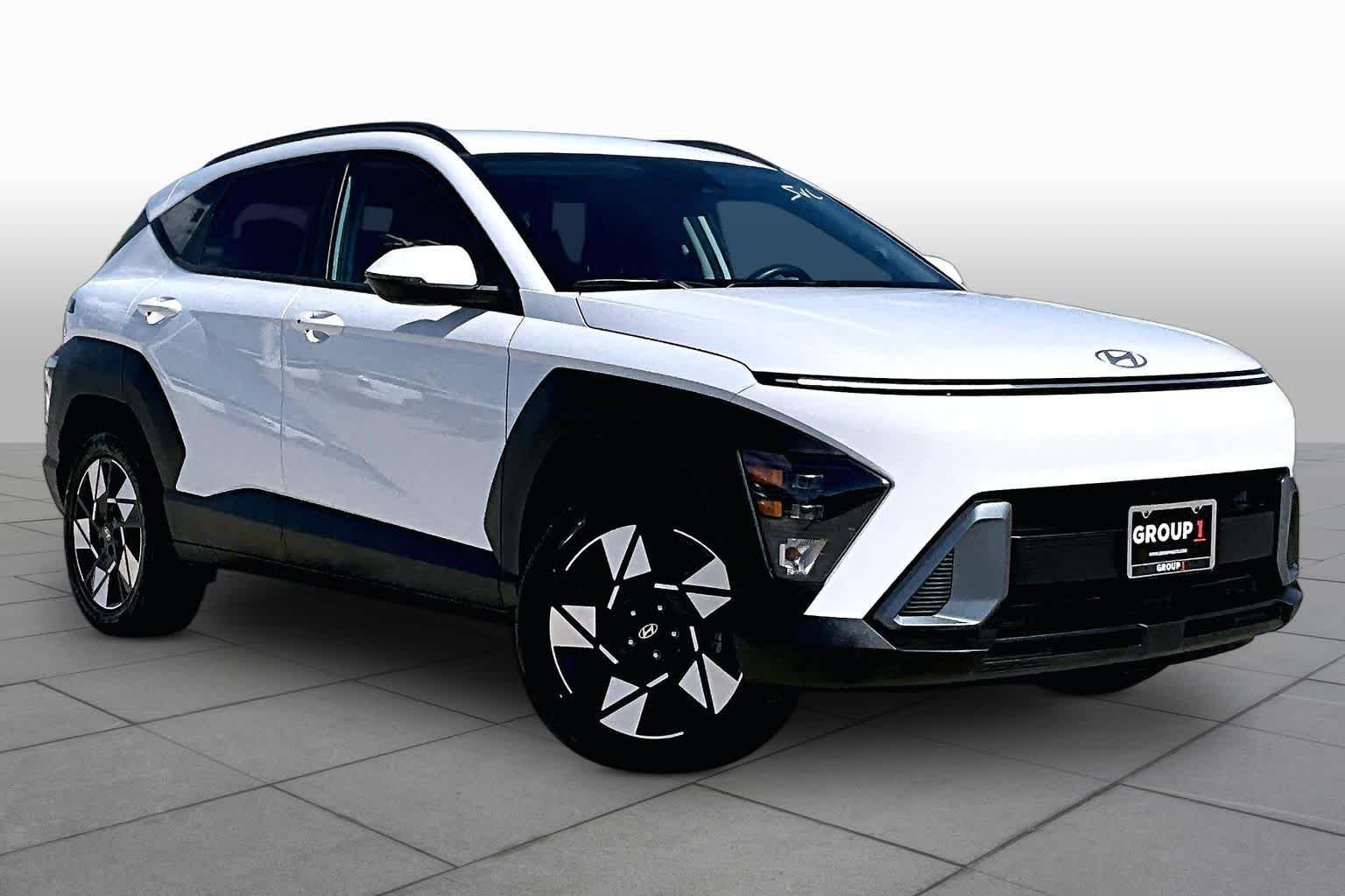 Certified Used 2025 Atlas White Hyundai SEL image 3