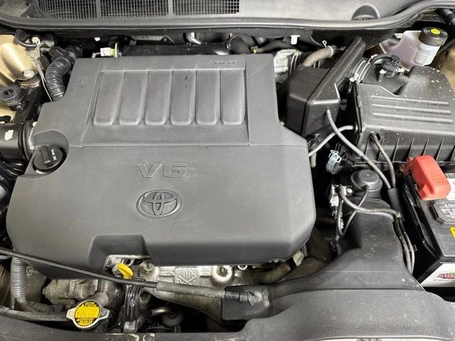 Used 2013 Golden Toyota LE image 9
