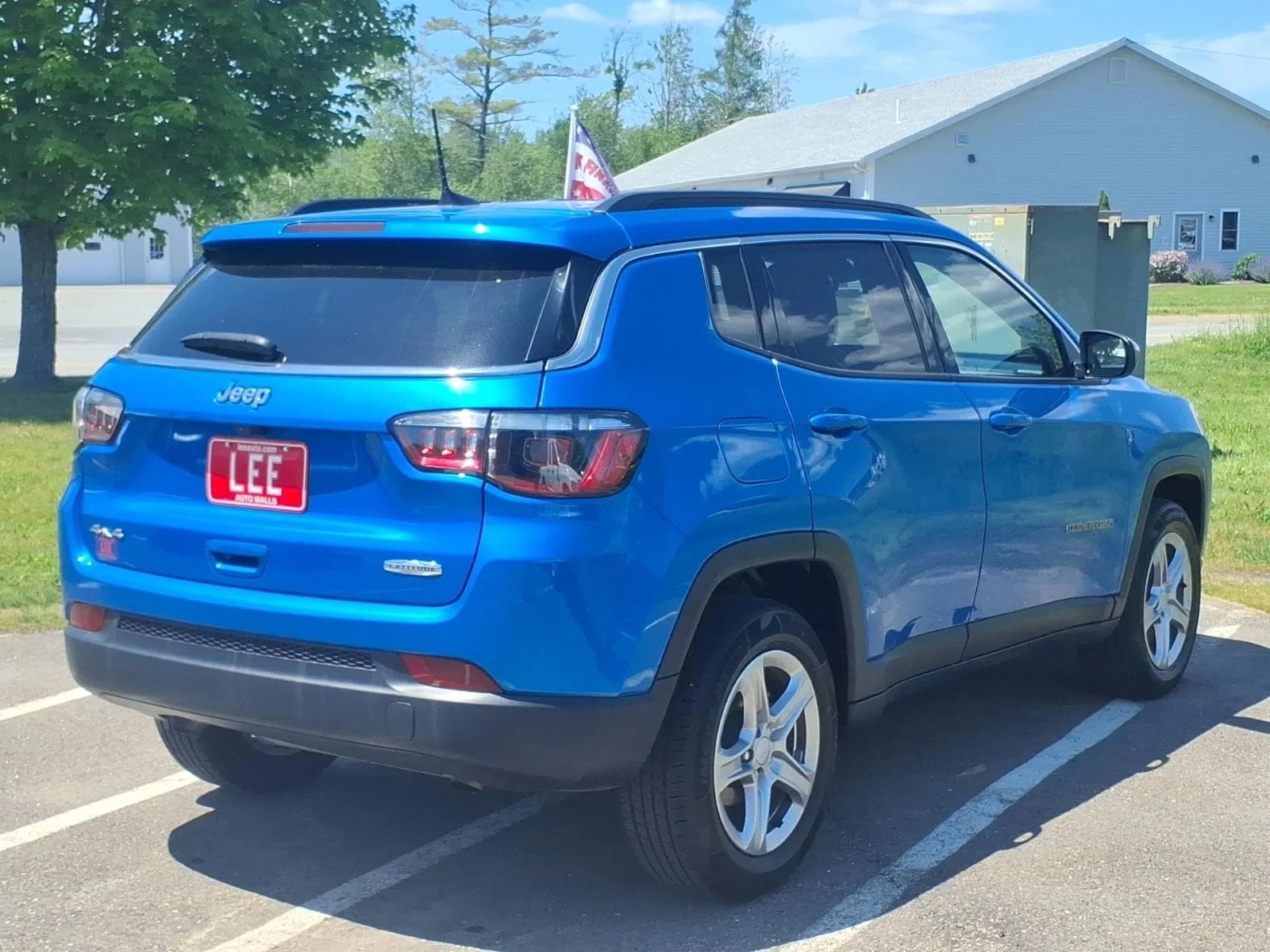 Used 2024 Blue Pearl Jeep Latitude image 5