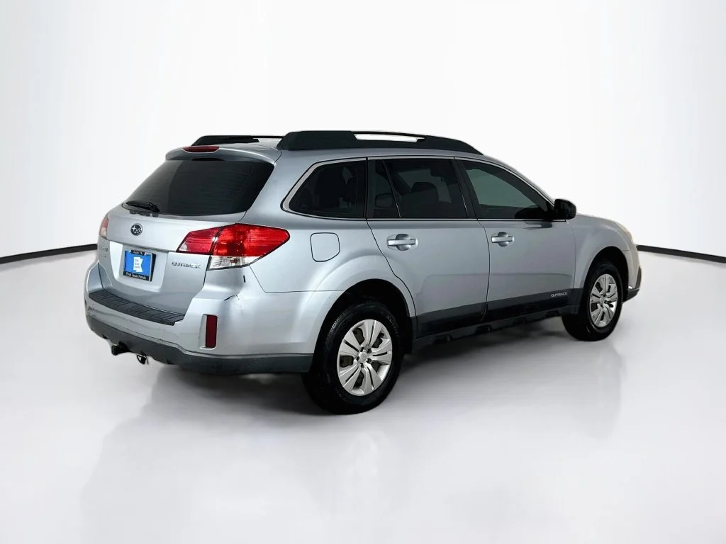 Used 2013 Silver Subaru 2.5i image 7