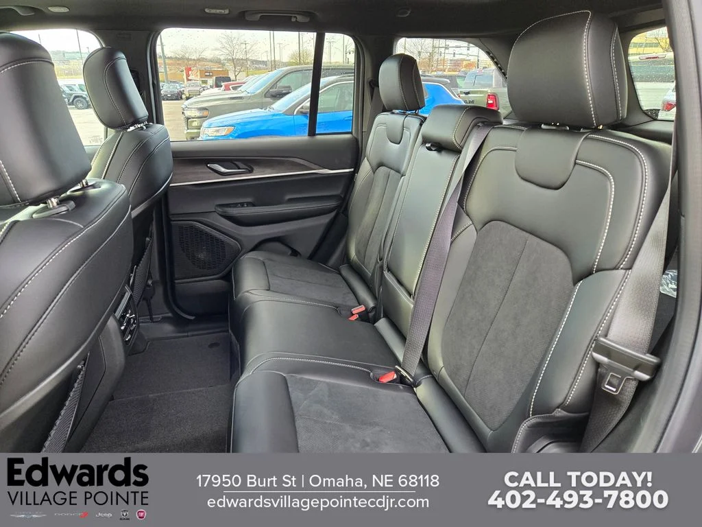 New 2026 Baltic Gray Metallic Clear-Coat Exterior Paint Jeep Laredo Altitude image 27