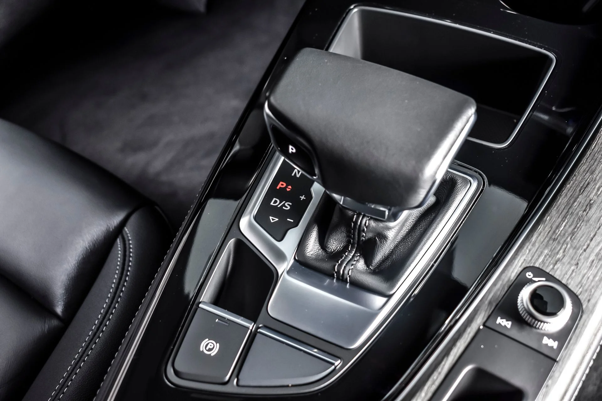 Used 2023 Florett Silver Metallic Audi 45 Premium Plus image 28