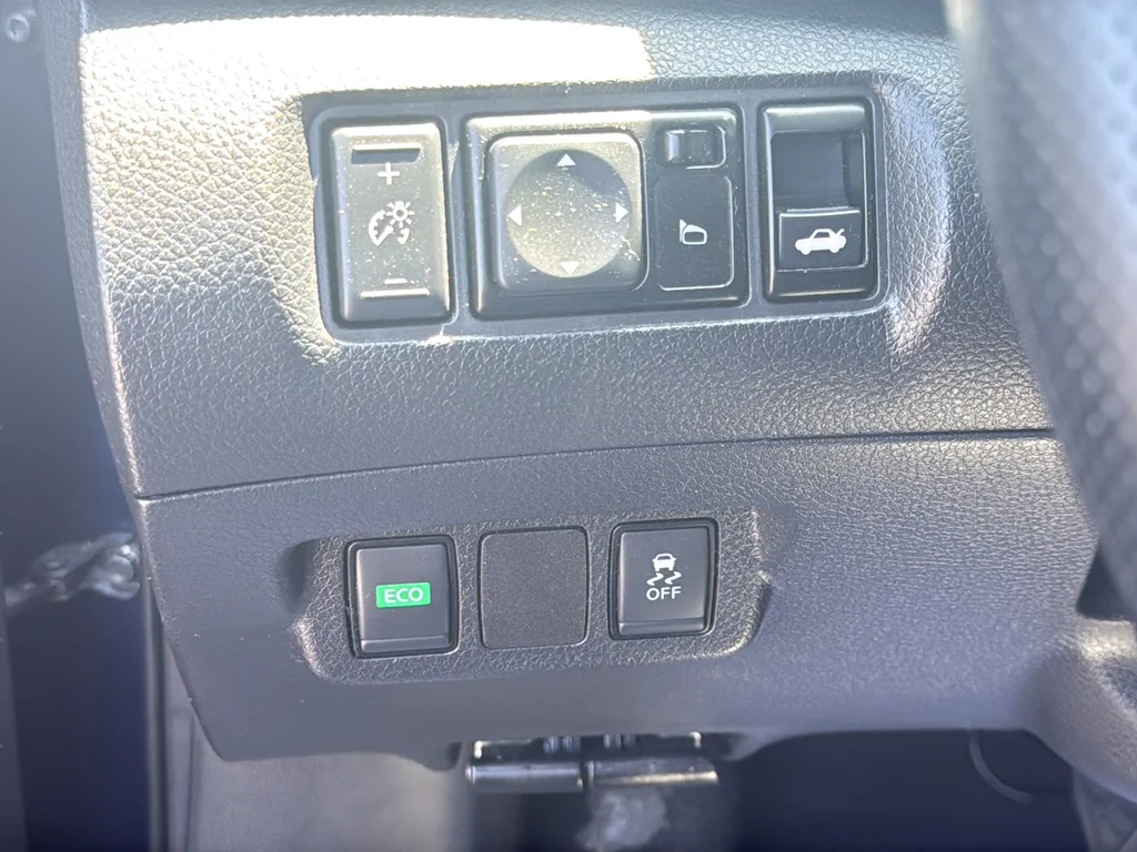 Used 2019 Blue Nissan S image 27