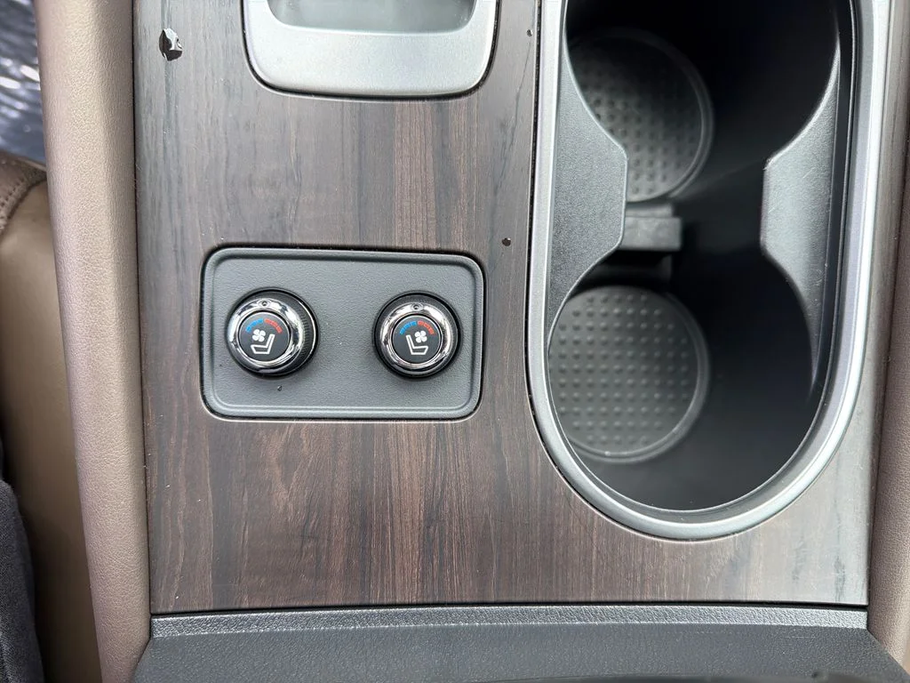 Used 2024 Gray Nissan Platinum image 31