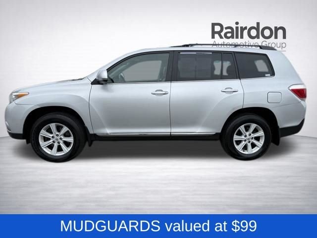 Used 2013 Silver Toyota SE image 3