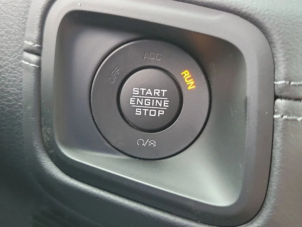 2025 Jeep Wrangler 4-Door Sahara - Photo 11