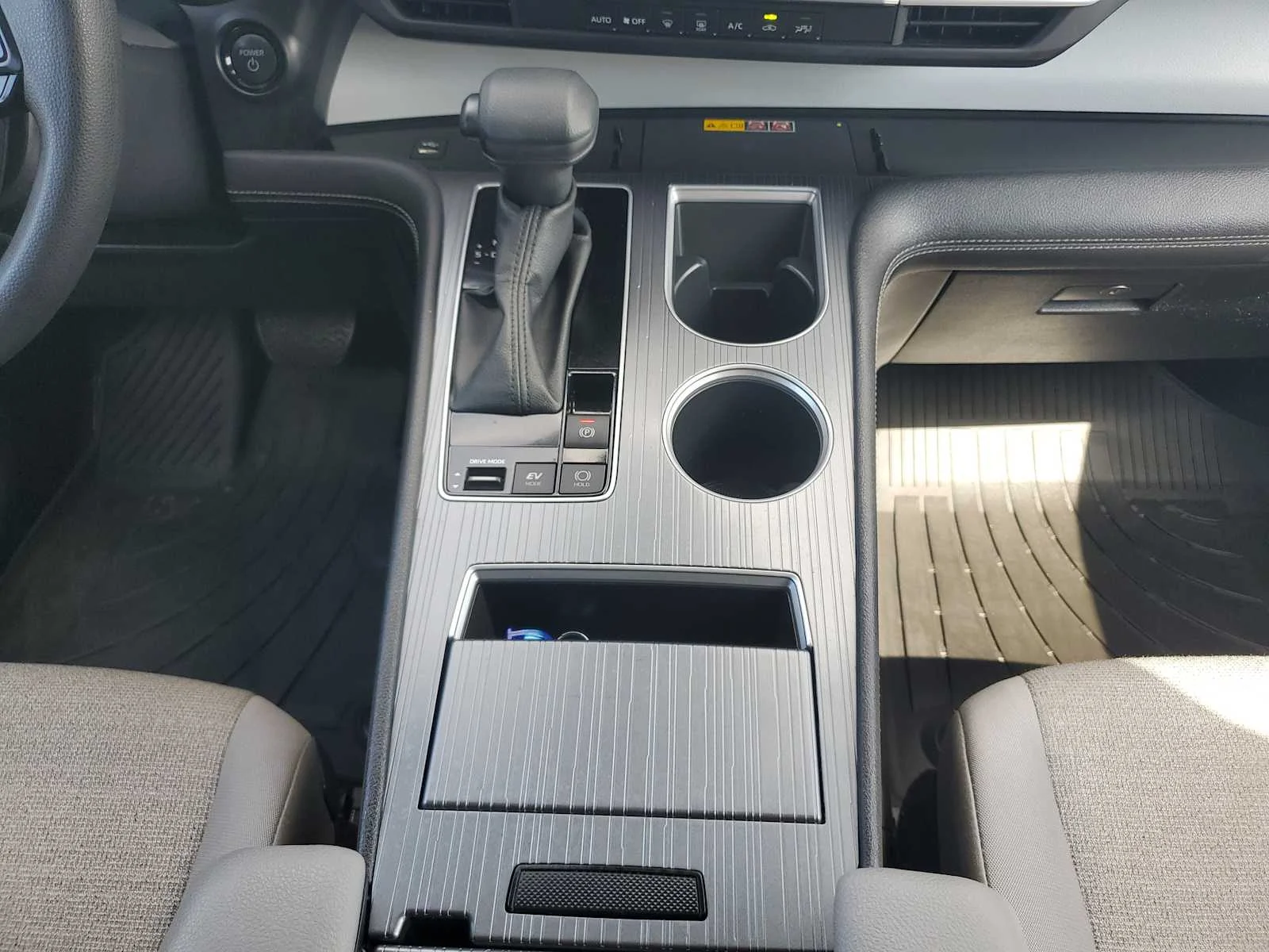 Used 2025  Toyota LE image 17
