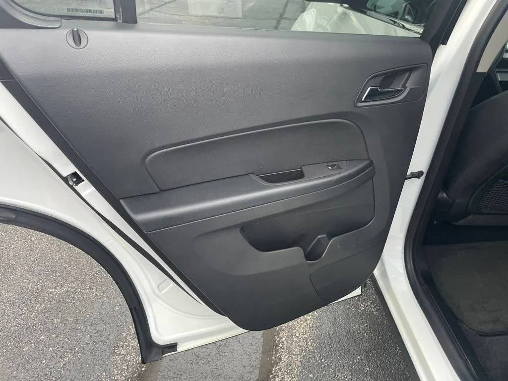 Used 2015 SUMMIT WHITE Chevrolet LT image 18
