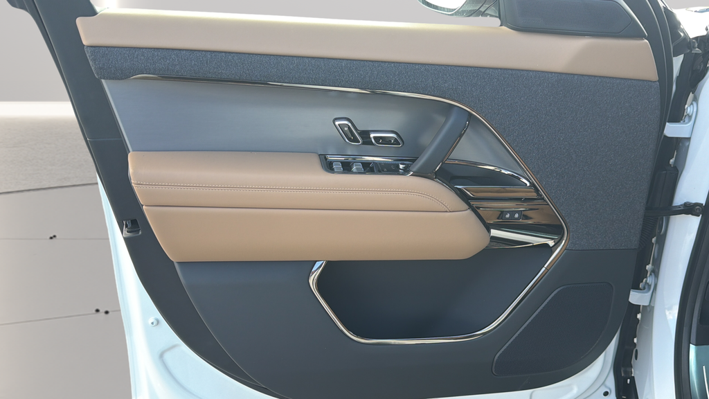 New 2026 Fuji White Land Rover SE image 20