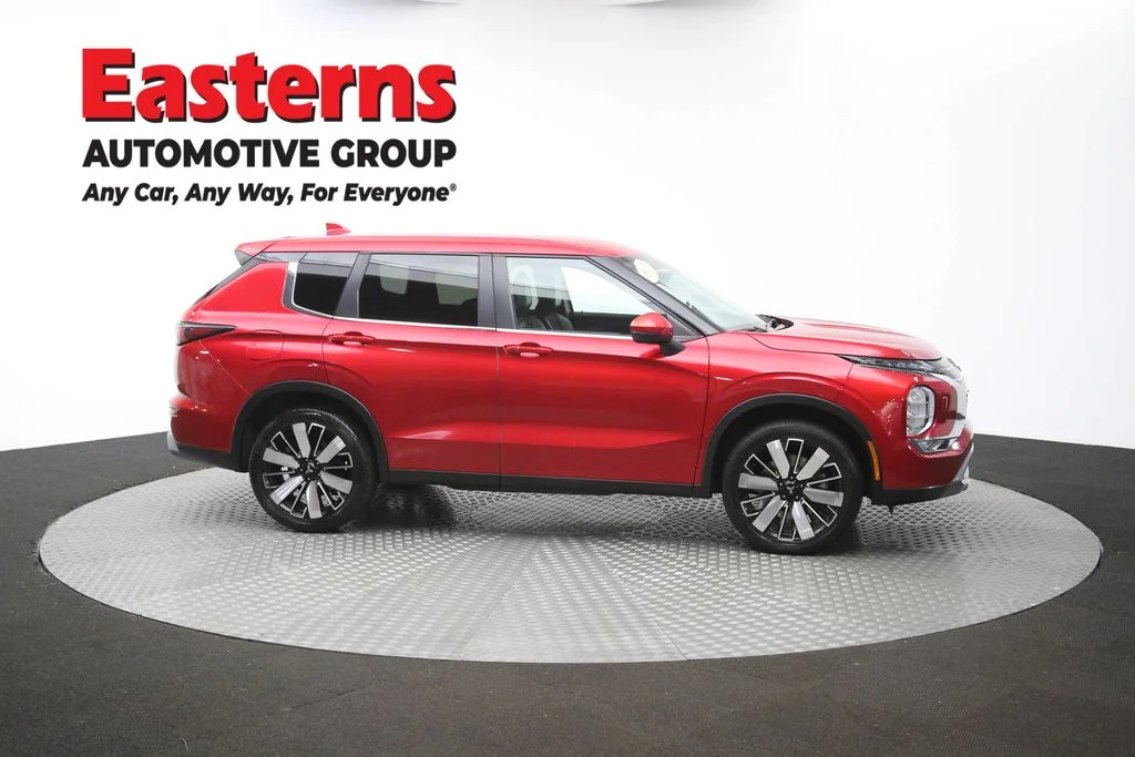 Used 2025 Red Mitsubishi SE image 47