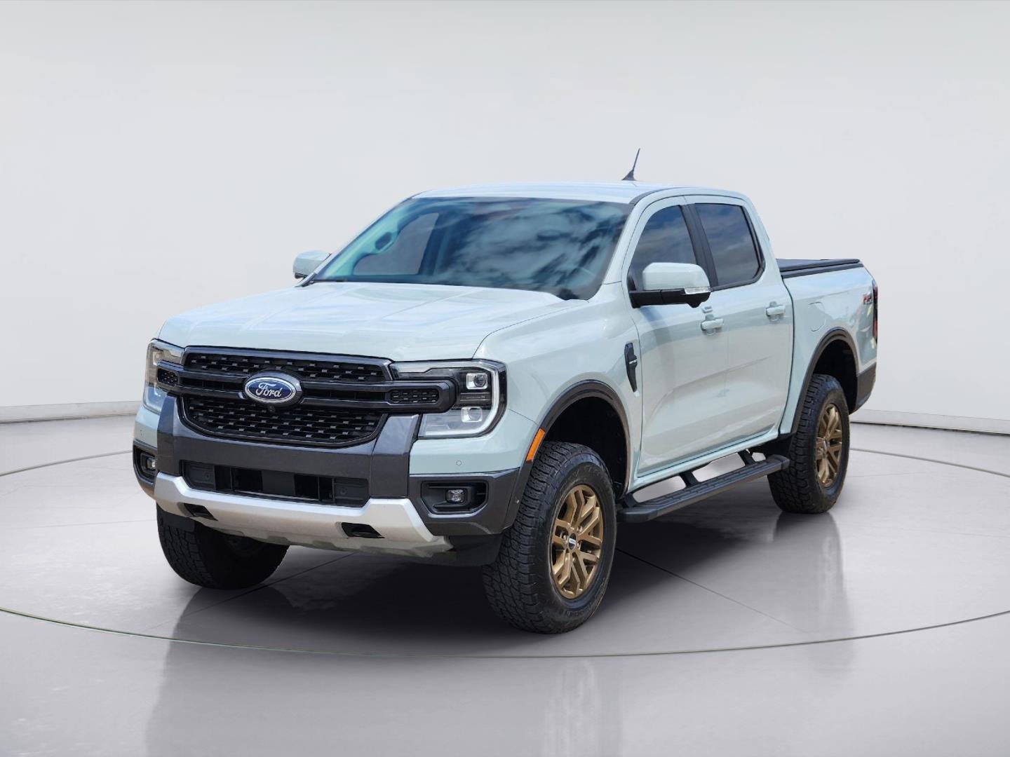 Used 2024 Cactus Gray Ford LARIAT image 3