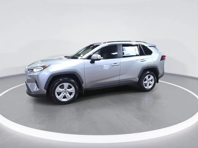 Used 2019 Silver Toyota XLE image 4