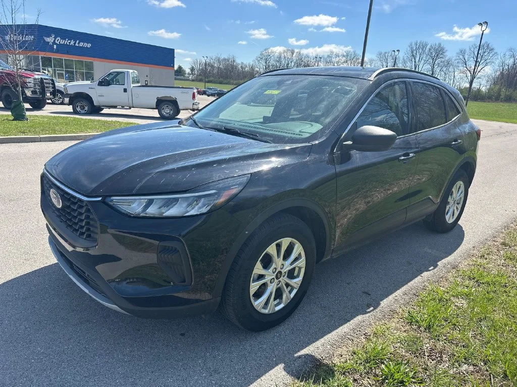 Used 2023 Black Ford Active image 2