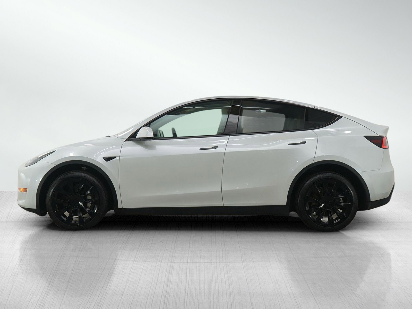 Used 2024 Tesla Model Y Long Range with VIN 7SAYGDEE0RA219209 for sale in Burnsville, MN