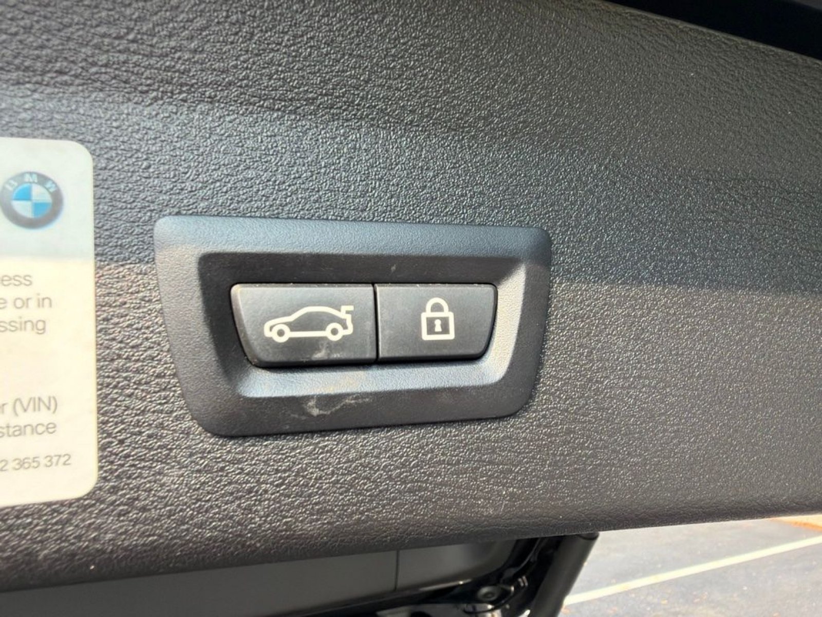Used 2018 Jet Black BMW xDrive28i image 24