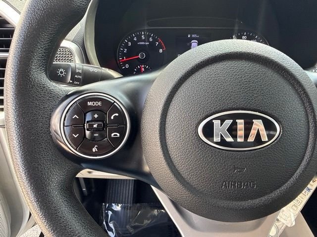 Used 2021 White Kia LX image 26