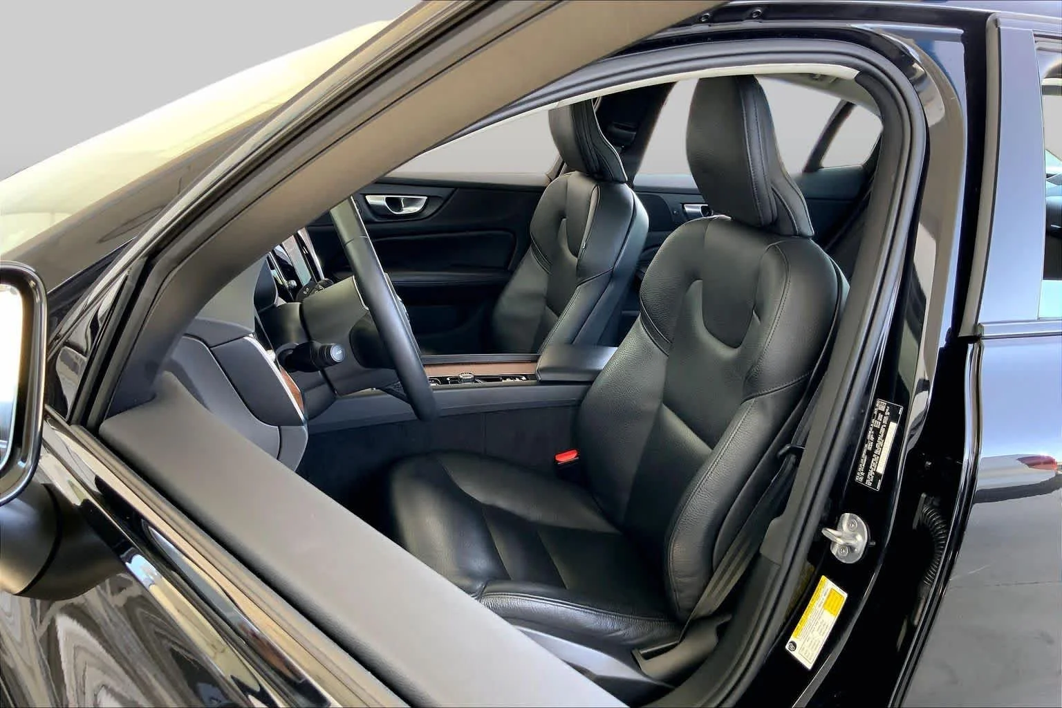 Pre-Owned 2024 Volvo S60 Plus Dark Theme