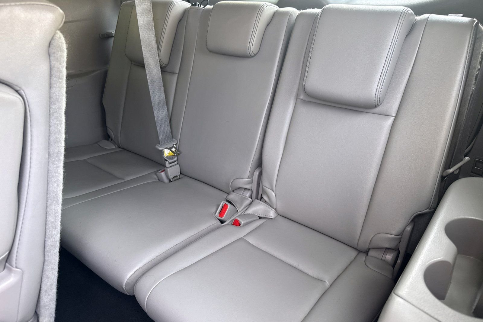 Used 2018 White Toyota XLE image 14