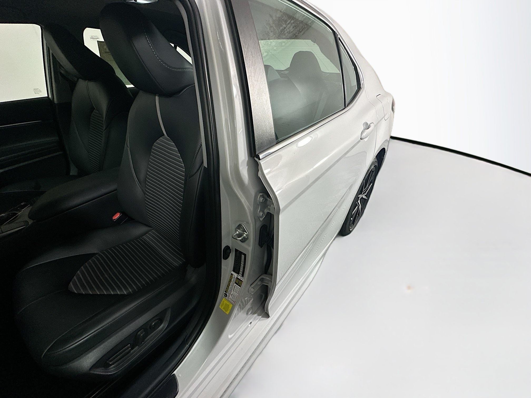 Certified Used 2023 Ice Toyota SE image 12