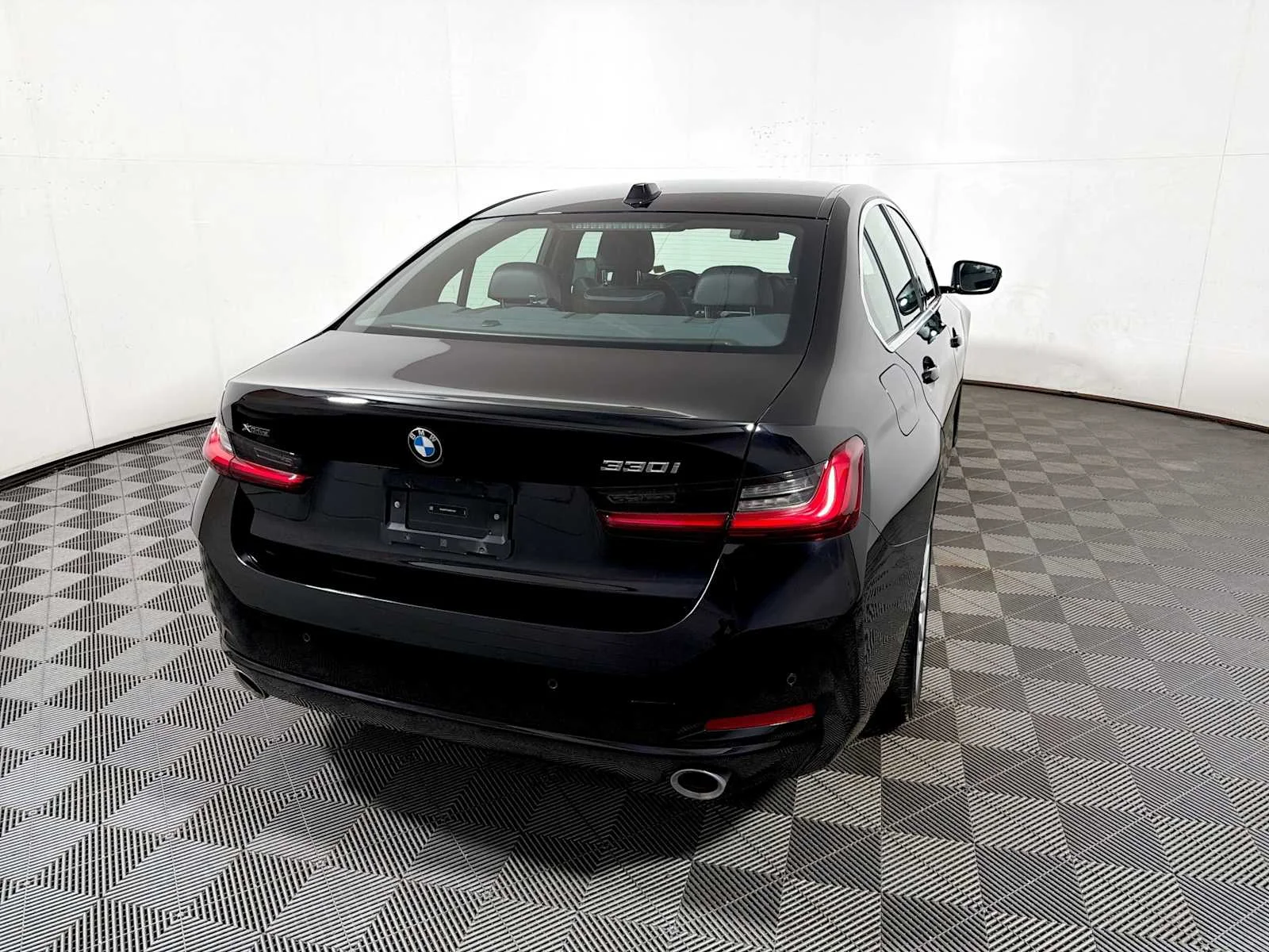 2024 BMW 3 Series 330i - Photo 6