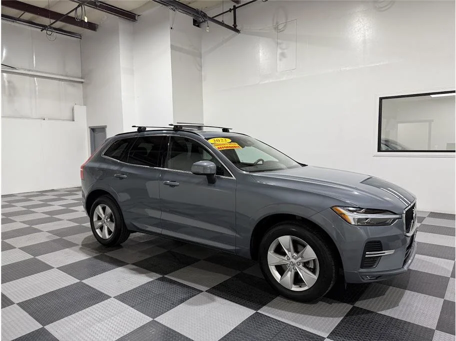 2022 Volvo XC60 B5 Momentum AWD's photo
