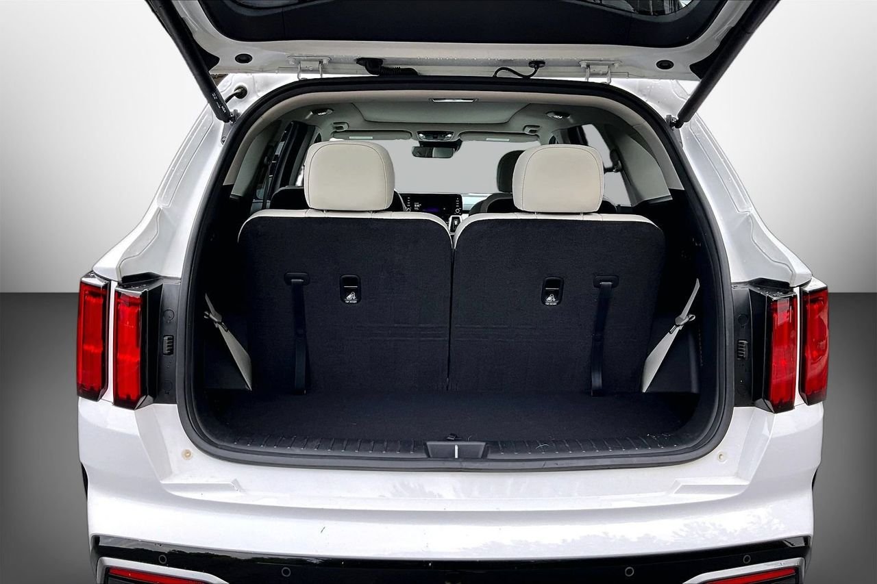 Used 2022 White Kia SX image 26