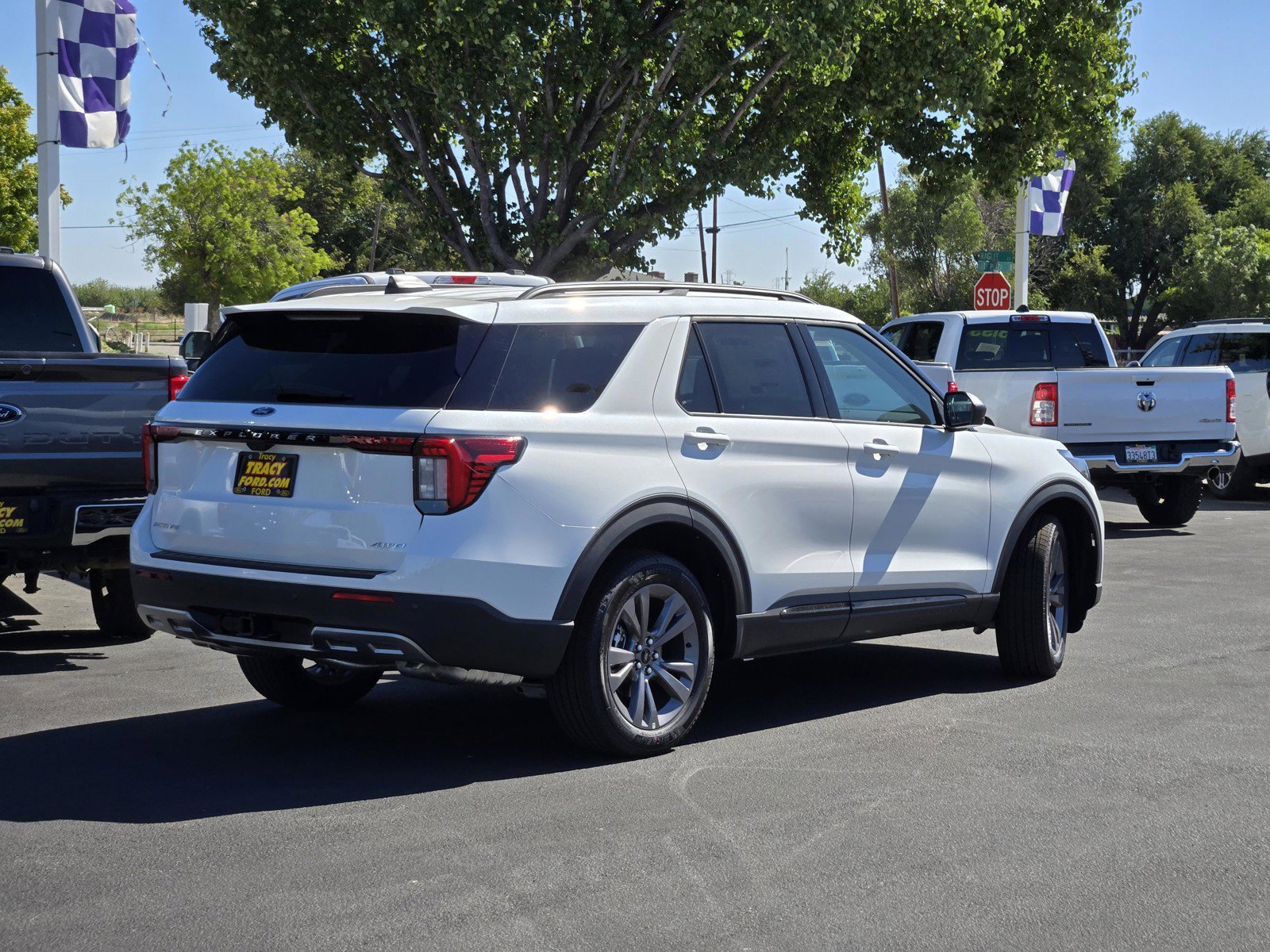 New 2026 Star White Metallic Tri-Coat Ford Active image 4