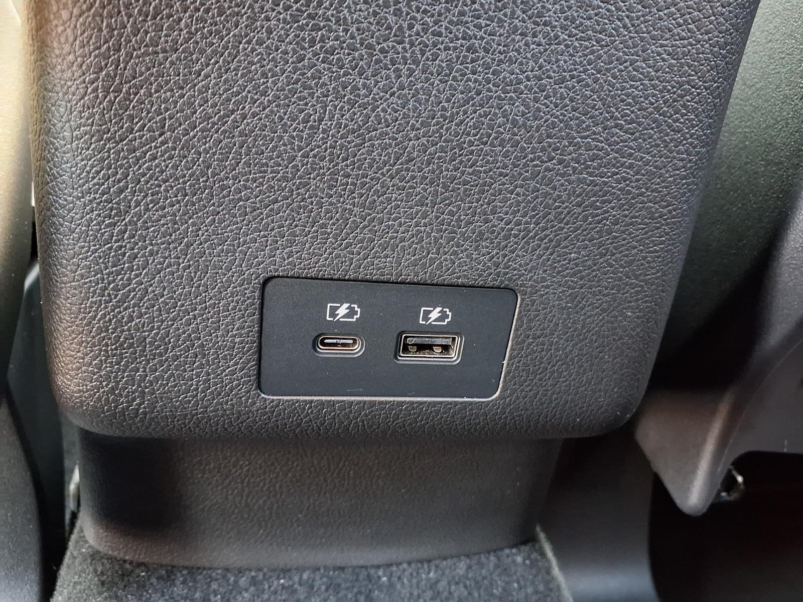 Used 2025 White Mitsubishi 2.0 LE AWC image 22