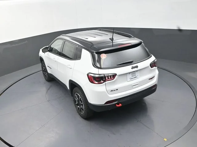 New 2026 Bright White Clear-Coat Exterior Paint Jeep Trailhawk image 15