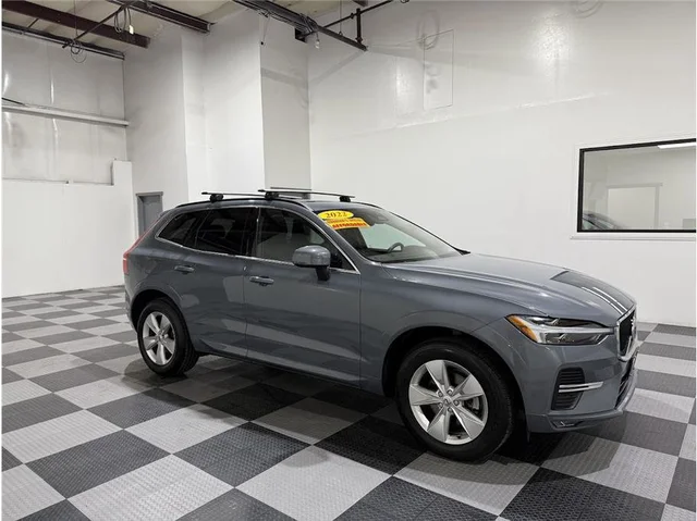 Pre-Owned 2022 Volvo XC60 Momentum