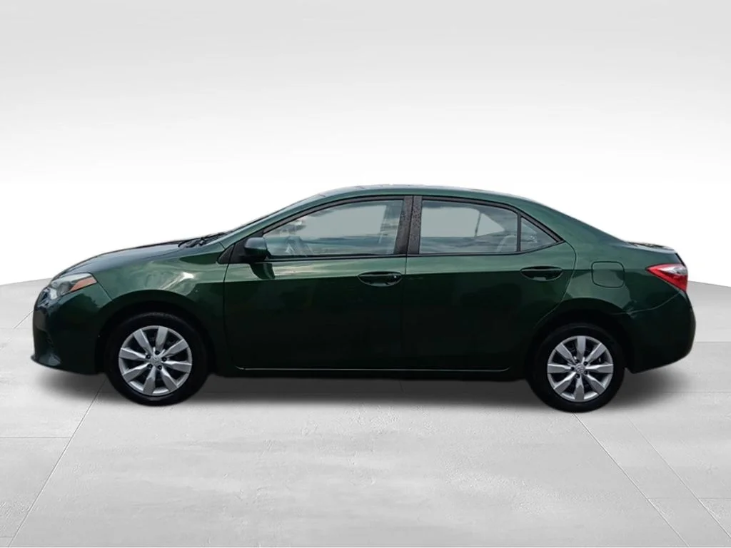 Used 2014 4Evergreen Mica Toyota LE image 4