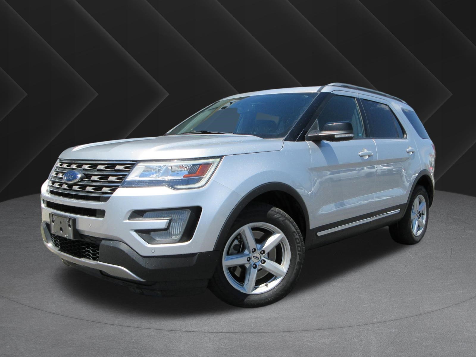 Used 2017 Ingot Silver Metallic Ford XLT image 1