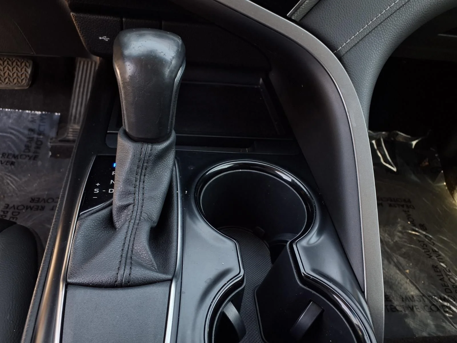 Used 2020 White Toyota SE Nightshade image 12