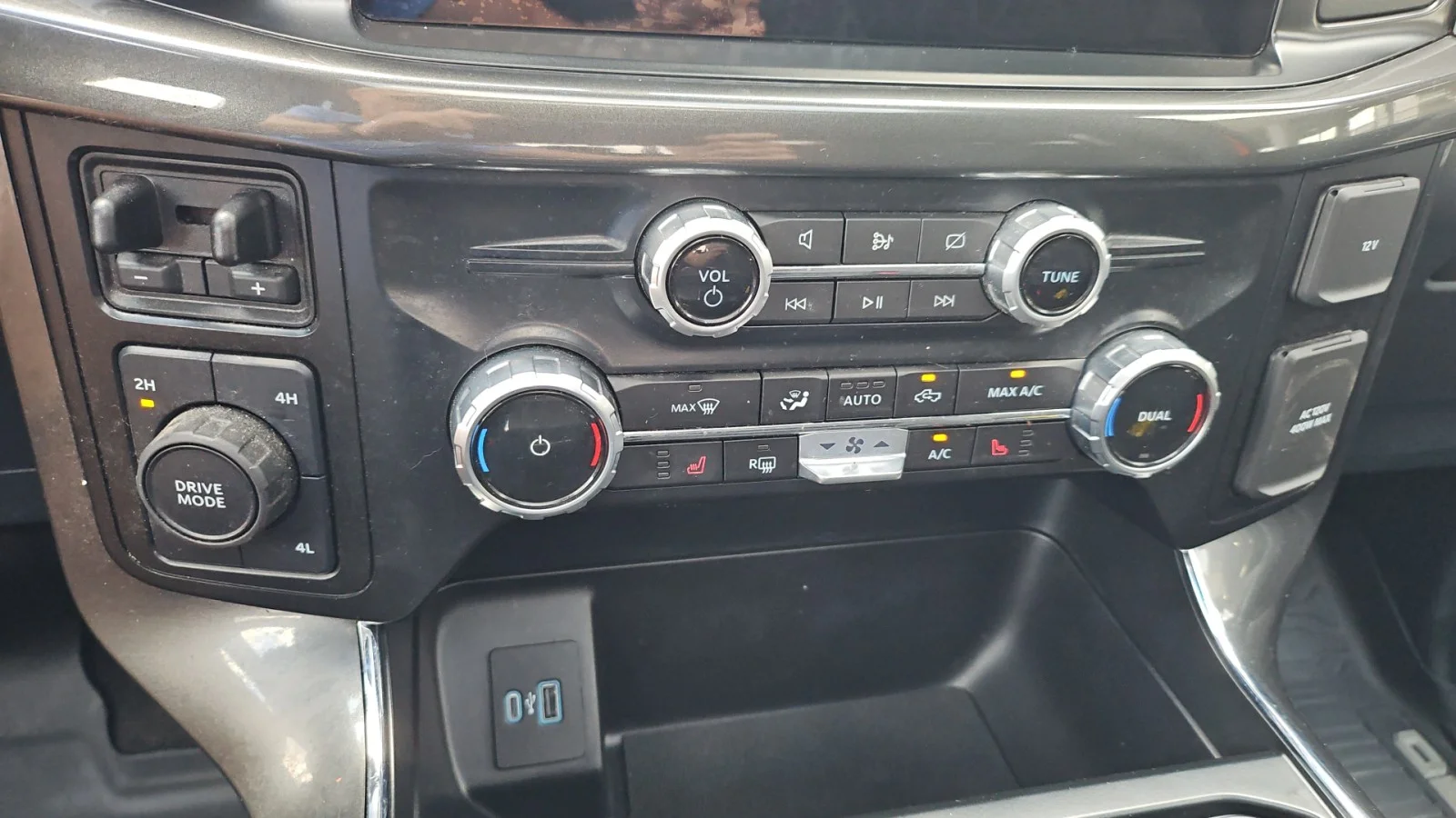 Used 2023 Red Ford XLT image 22