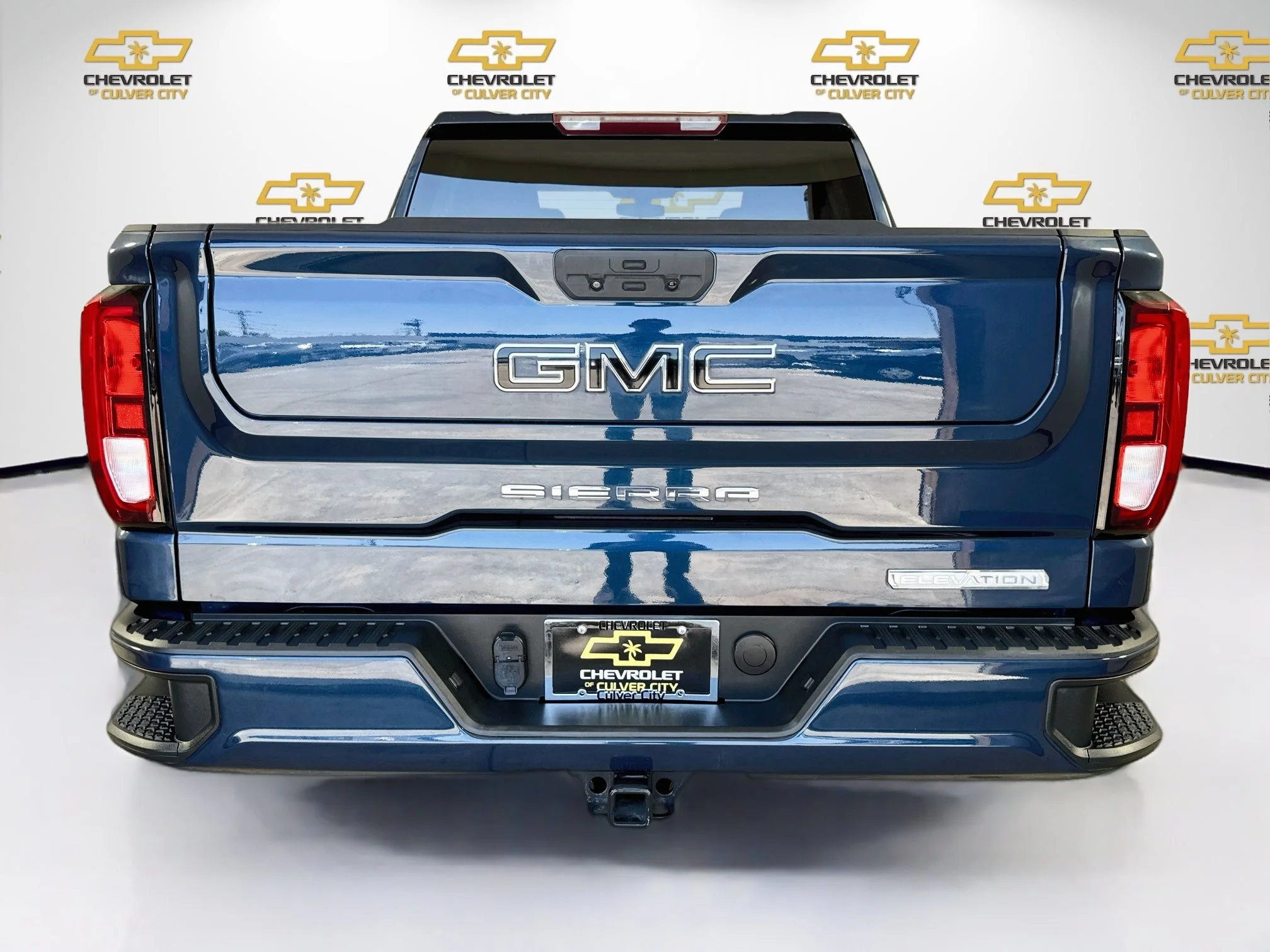 Used 2021 PACIFIC BLUE METALLIC GMC Elevation image 7