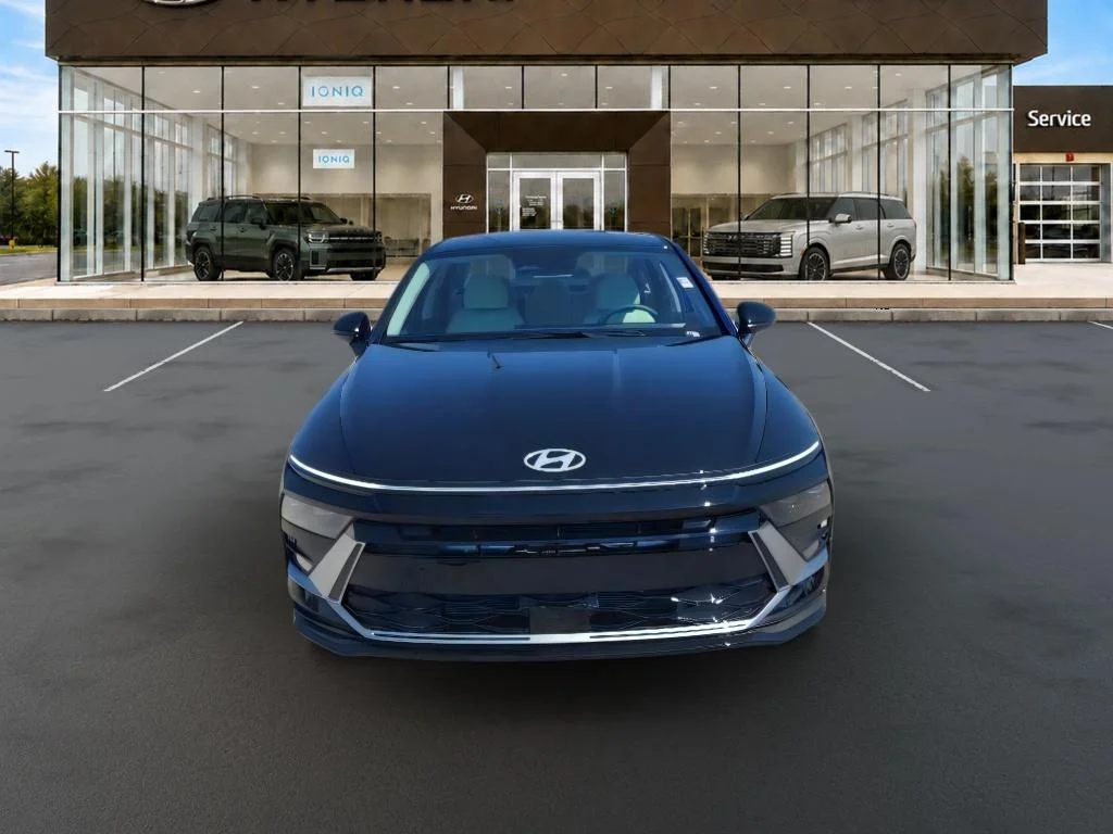 New 2026 Abyss Black Hyundai SE image 2