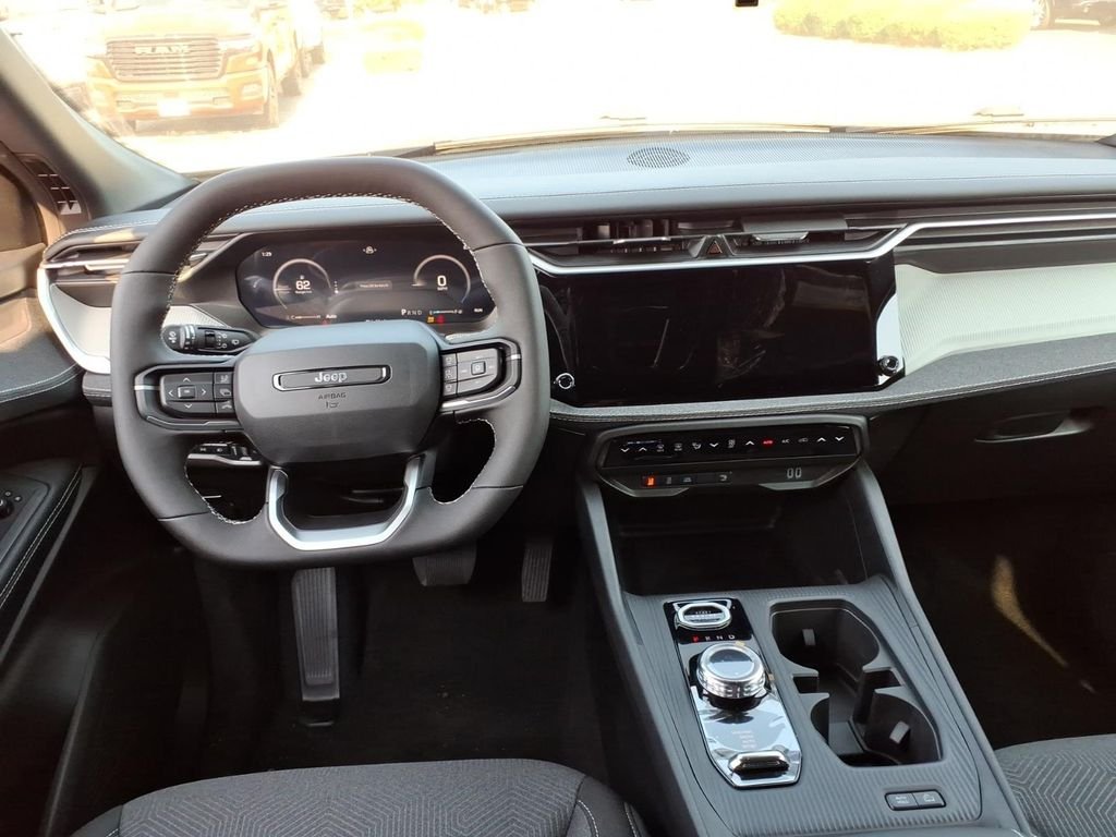 New 2026 Bright White Clear-Coat Exterior Paint Jeep Laredo image 6
