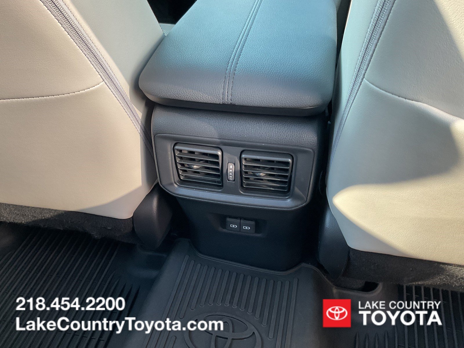 2023 Toyota RAV4 Limited - Photo 18
