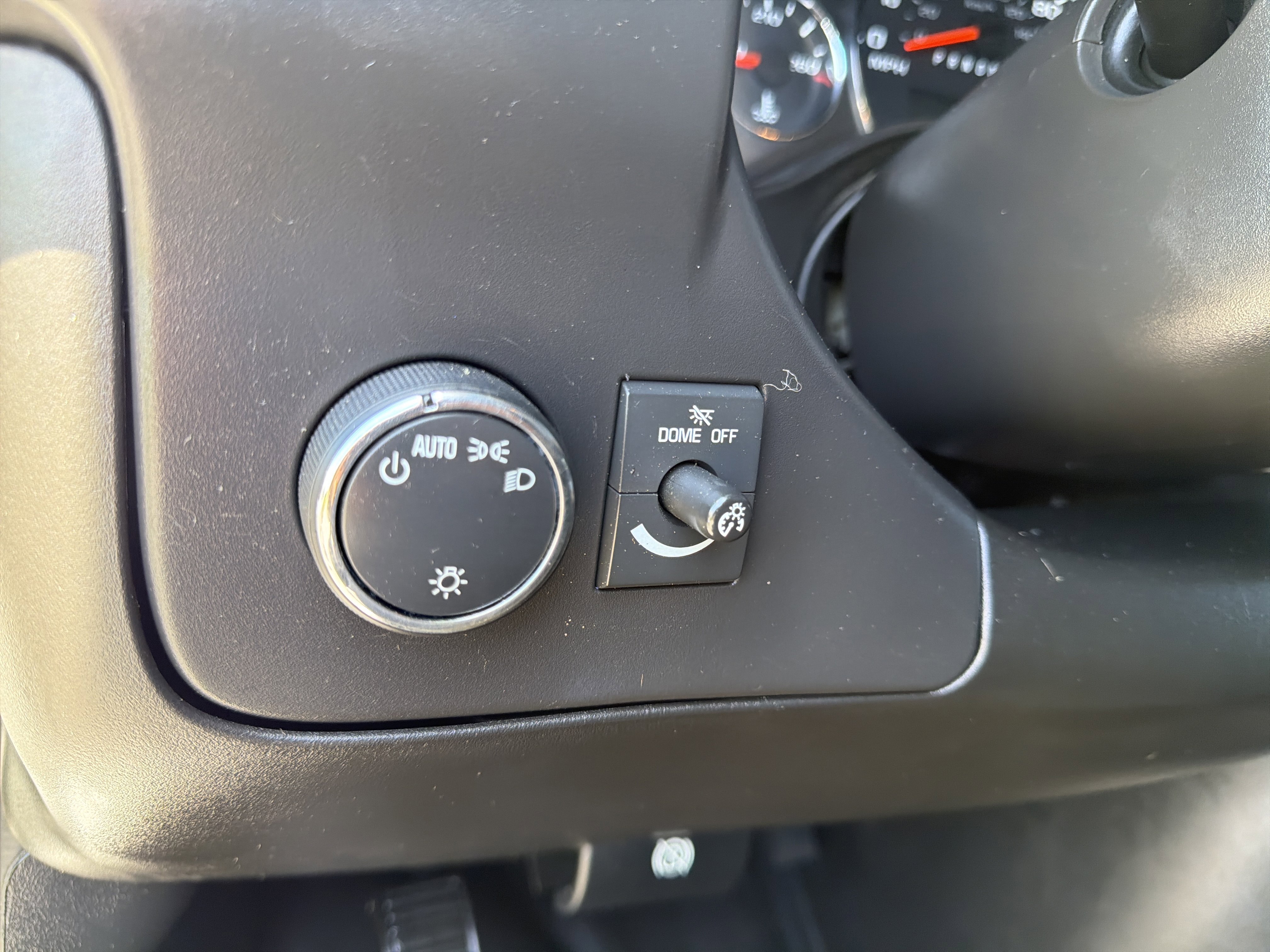 Used 2018 Summit White Chevrolet  image 14