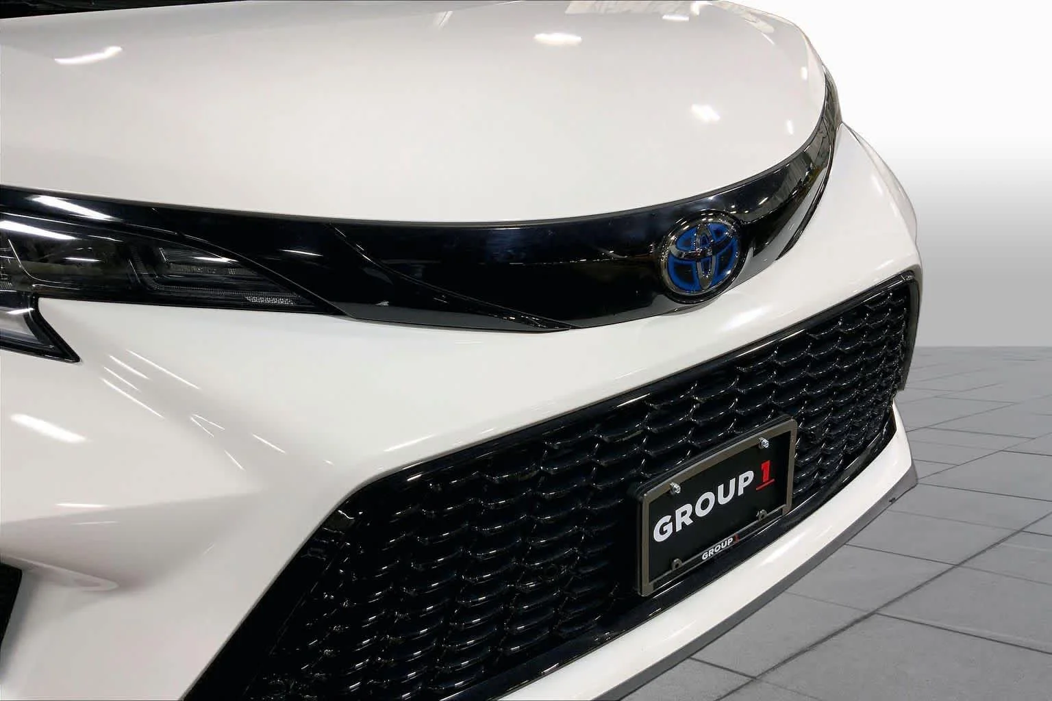 Used 2025 Ice Cap Toyota XSE image 30