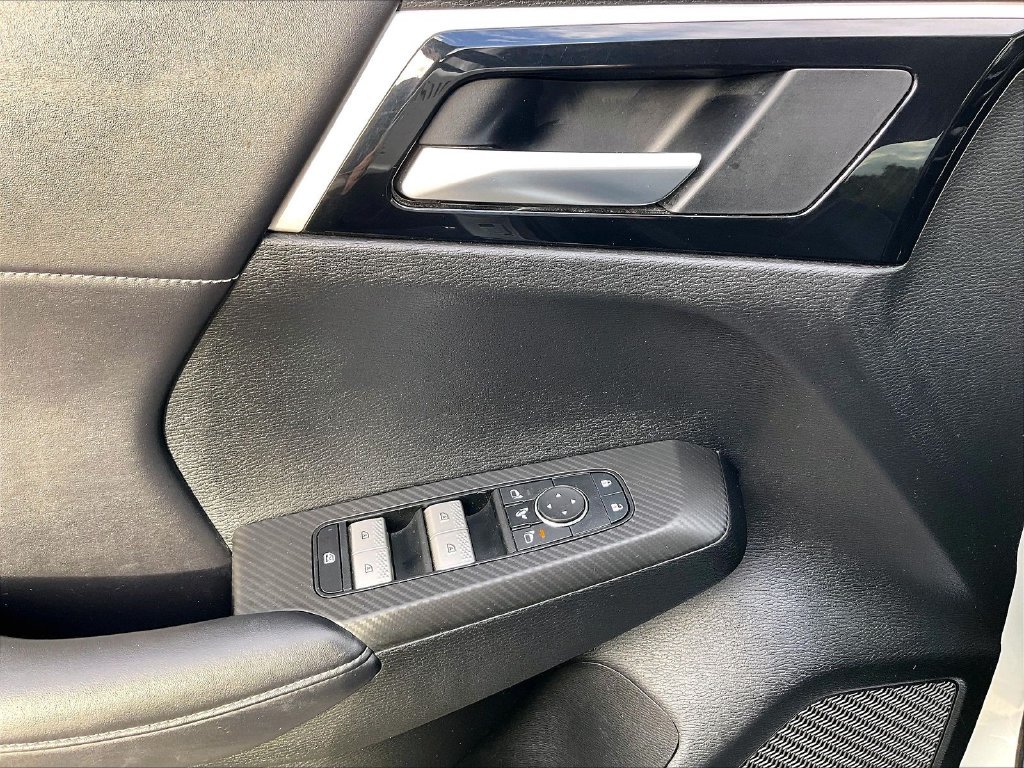Used 2024 Silver Mitsubishi SE image 38