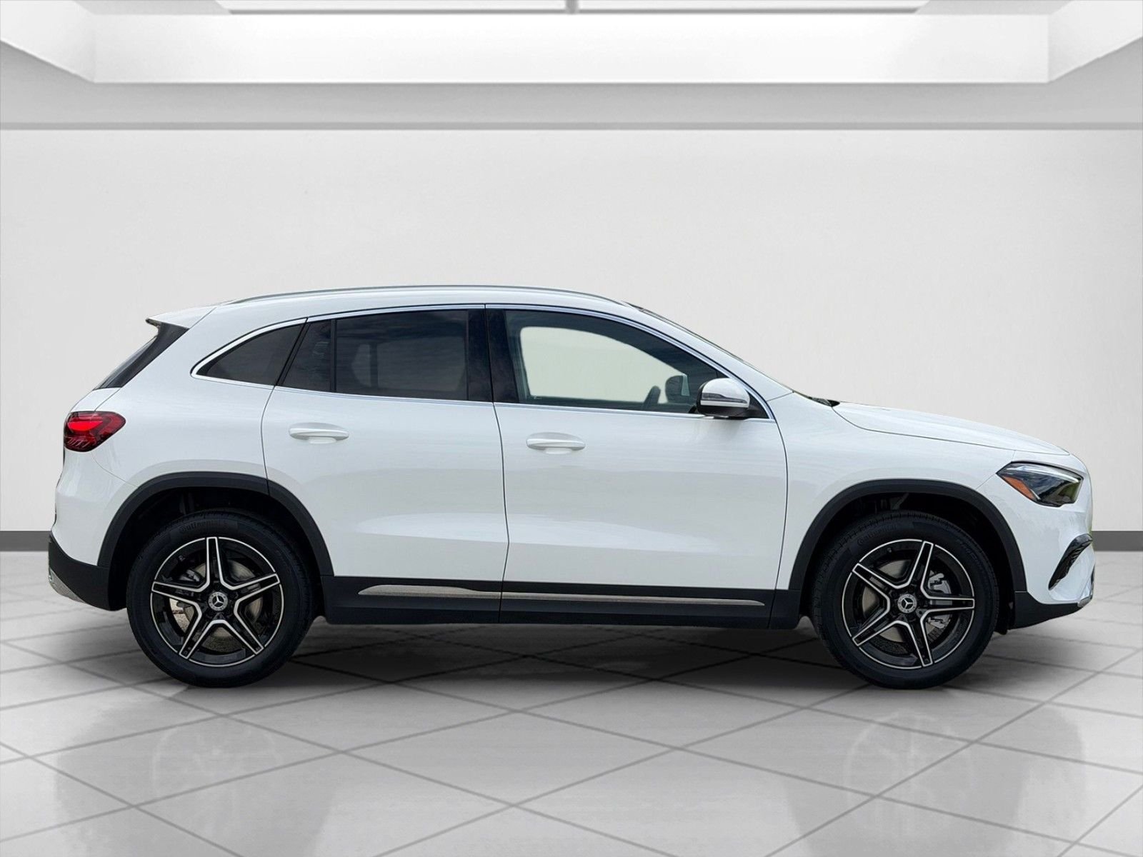 New 2026 Polar White Mercedes-Benz GLA 250 image 2
