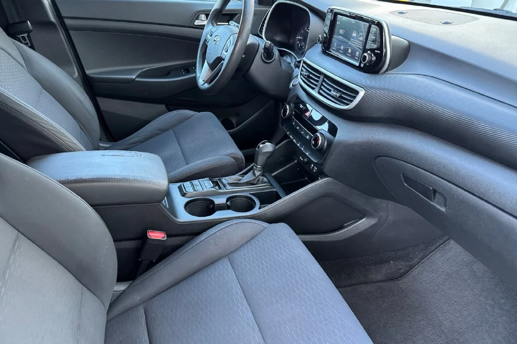 Used 2020 Noir Hyundai Value image 16