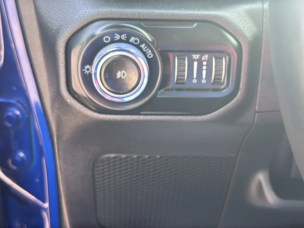 Used 2019 Blue Jeep Unlimited Sahara image 29