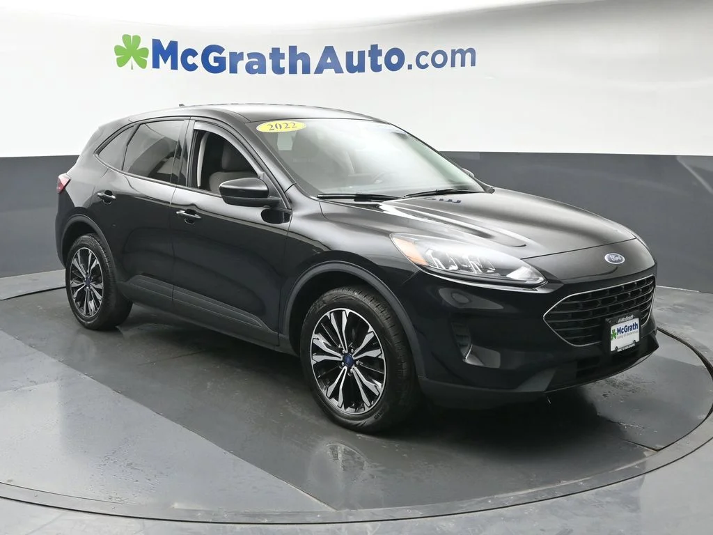 Used 2022 Black Ford SE image 2